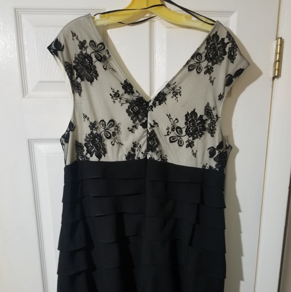 Dress - Picture 3 of 5